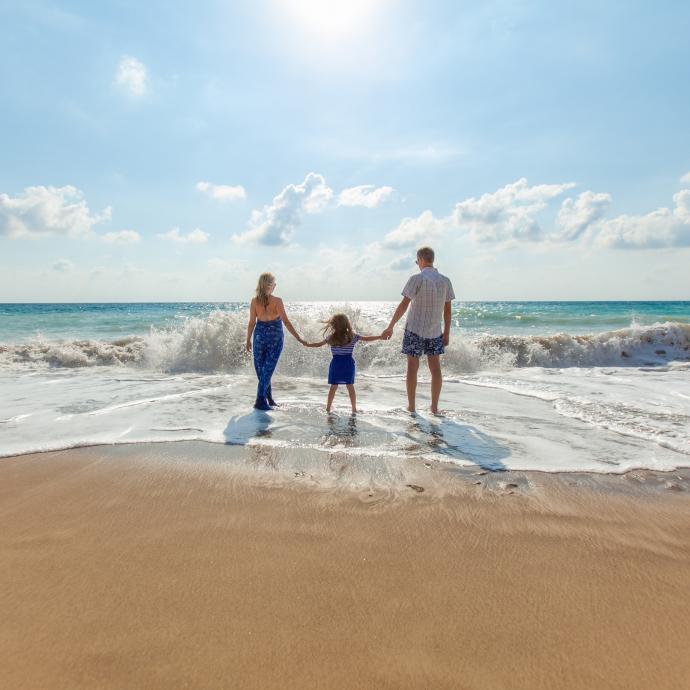 Vos vacances en famille à l' Hôtel Méditerranée Menton avec plage privée !