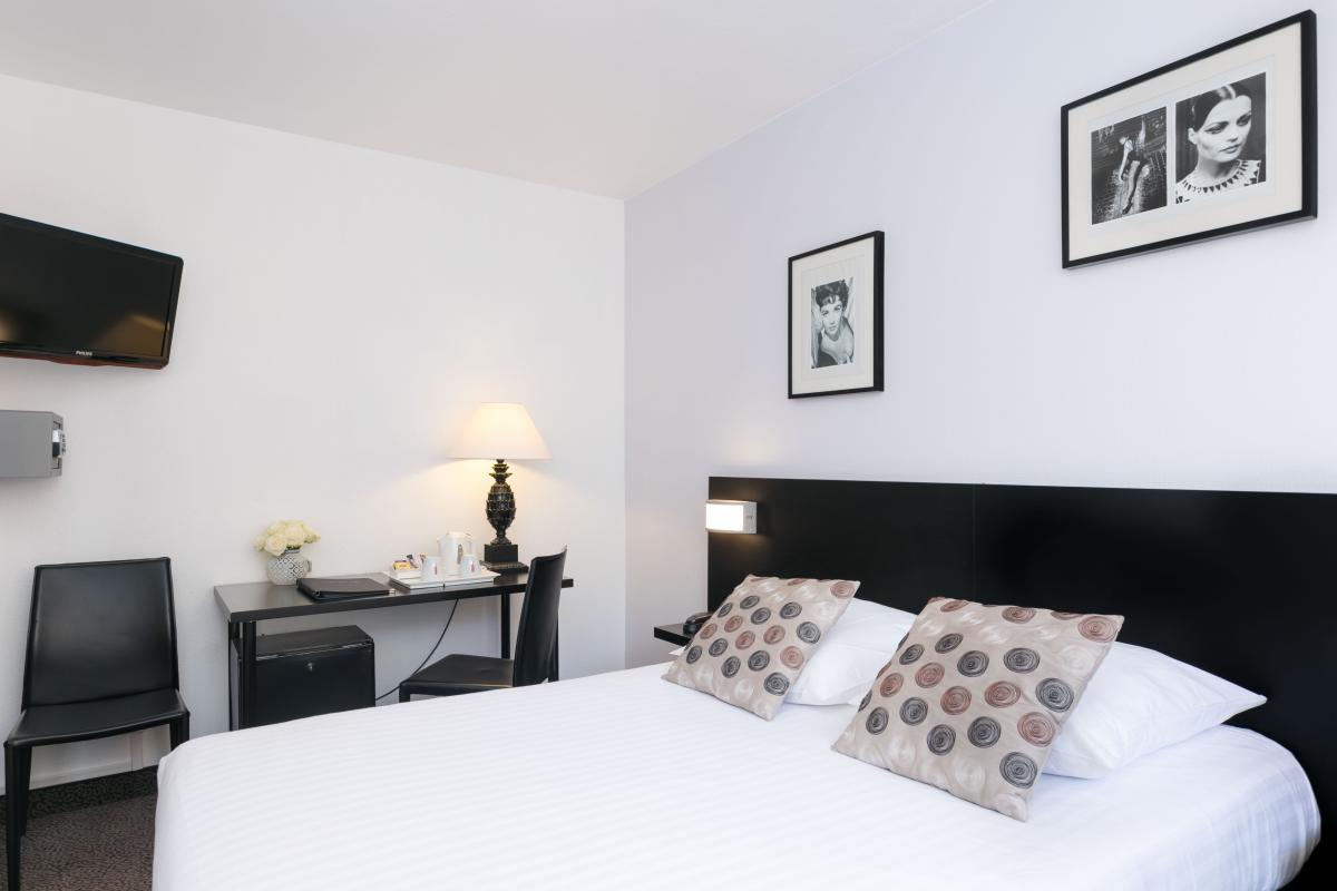 Hôtel Mediterrannée Menton - Chambre